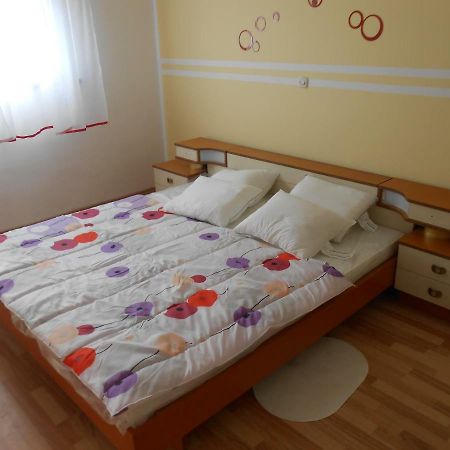 Apartman Gabi 카스타브 외부 사진