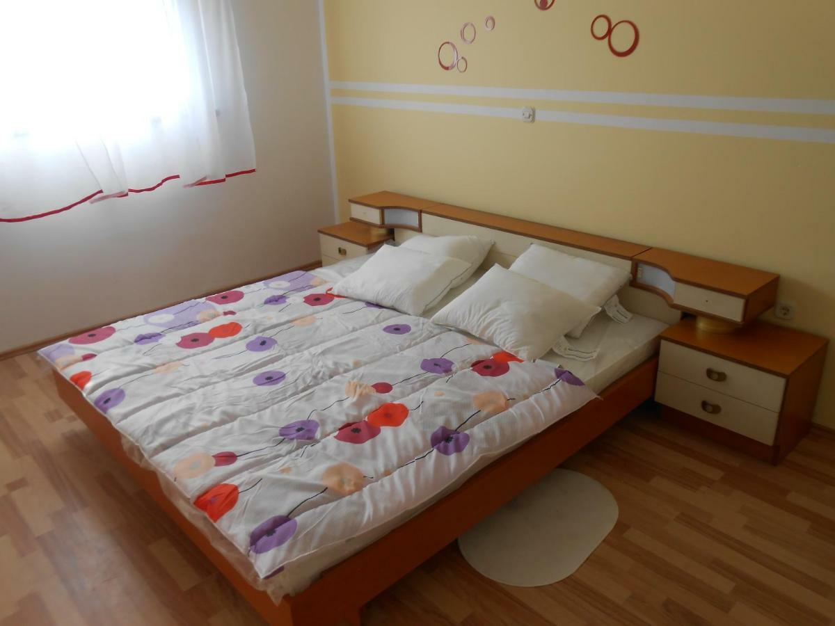 Apartman Gabi 카스타브 외부 사진
